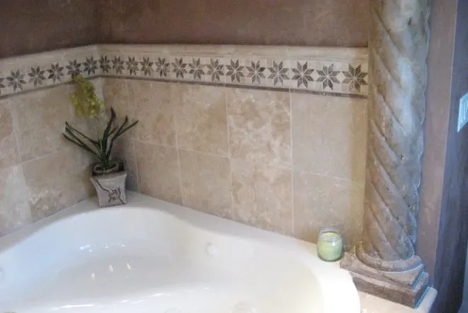 Tub alcove with a decorative mosaic border set into the tile